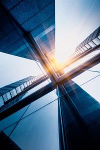 10 szybkich obiadów z 5 składników: przepisy, lista zakupów i warianty wegetariańskie